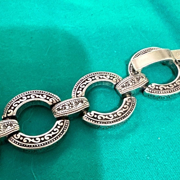 BRIGHTON Central Park silver circle link round etched retired bracelet - Picture 5 of 6